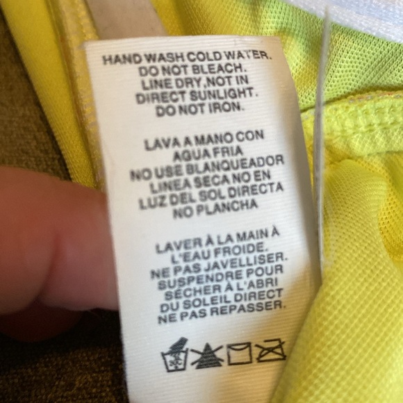 Bleu by Rod Beattie floral patterned one-piece bathing suit, size 6. - Picture 12 of 12